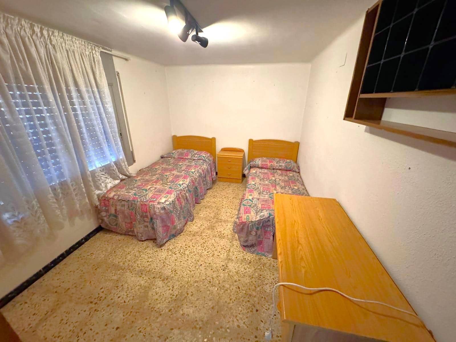 6 slaapkamer Villa te koop in Segur de Calafell met zwembad garage - € 335.000 (Ref: 9473046)