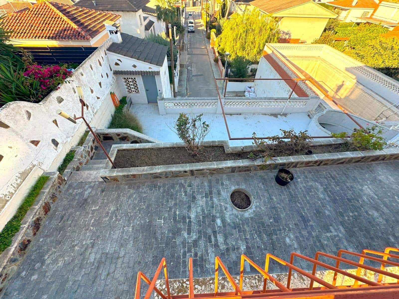 6 slaapkamer Villa te koop in Segur de Calafell met zwembad garage - € 335.000 (Ref: 9473046)