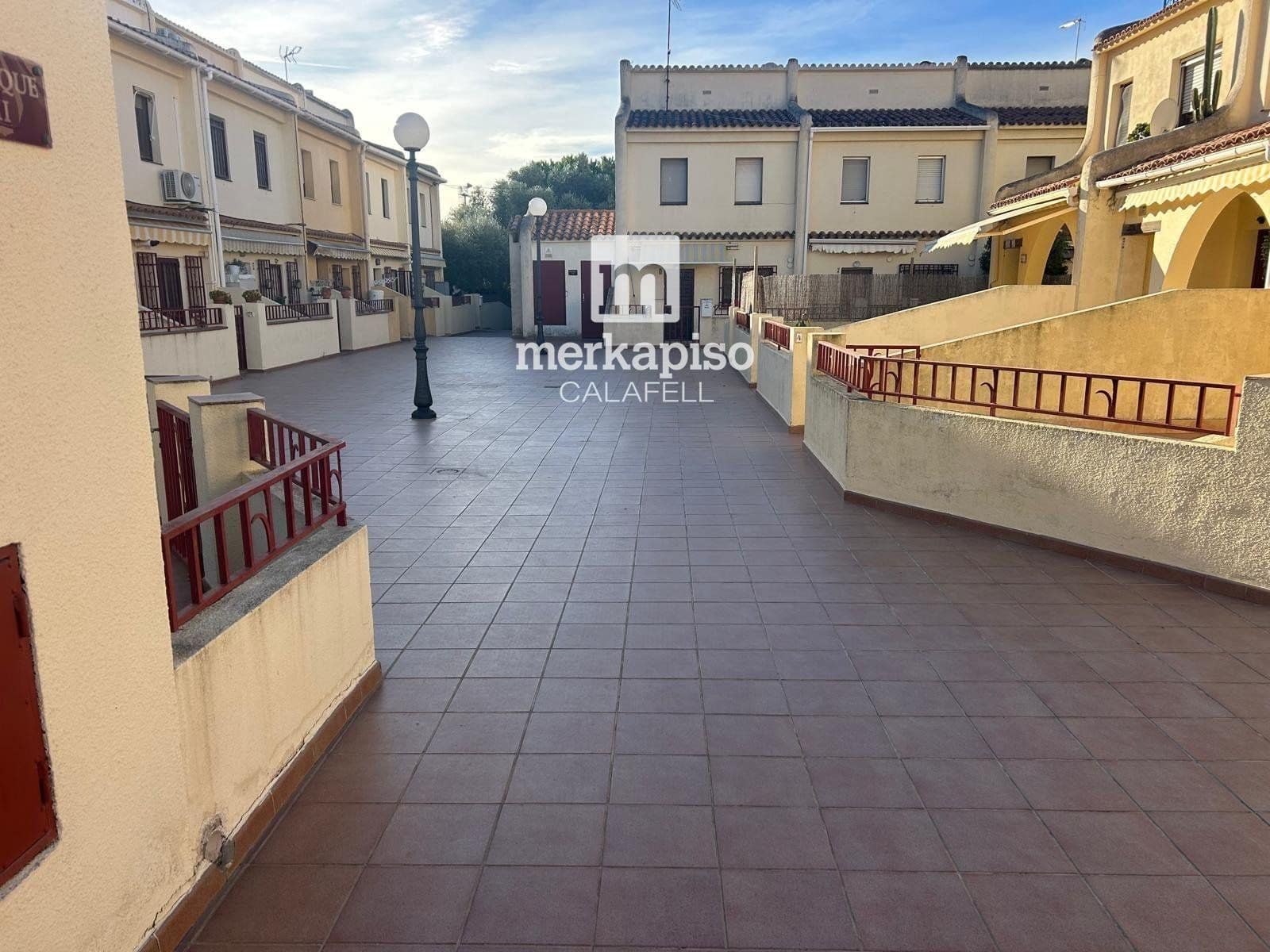 4 makuuhuone Omakotitalo myytävänä paikassa Calafell mukana 
autotalli - 269 000 € (Ref: 9486929)