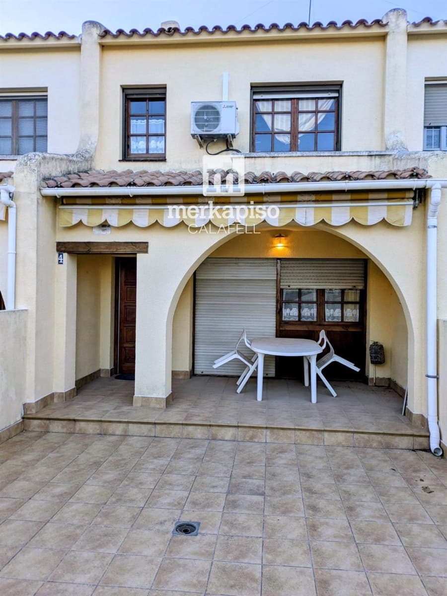 4 makuuhuone Omakotitalo myytävänä paikassa Calafell mukana 
autotalli - 269 000 € (Ref: 9486929)