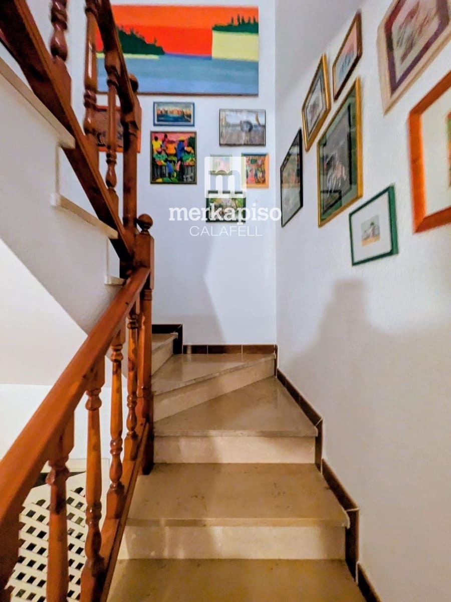 4 makuuhuone Omakotitalo myytävänä paikassa Calafell mukana 
autotalli - 269 000 € (Ref: 9486929)