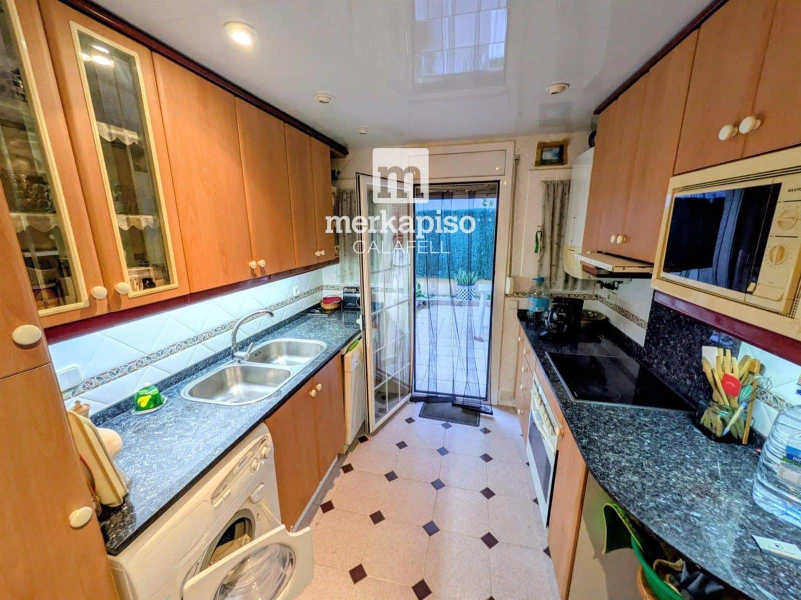 4 makuuhuone Omakotitalo myytävänä paikassa Calafell mukana 
autotalli - 269 000 € (Ref: 9486929)