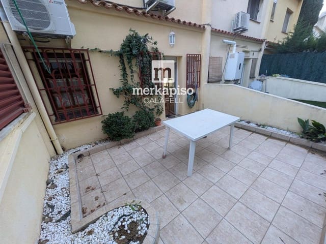 4 makuuhuone Omakotitalo myytävänä paikassa Calafell mukana 
autotalli - 269 000 € (Ref: 9486929)