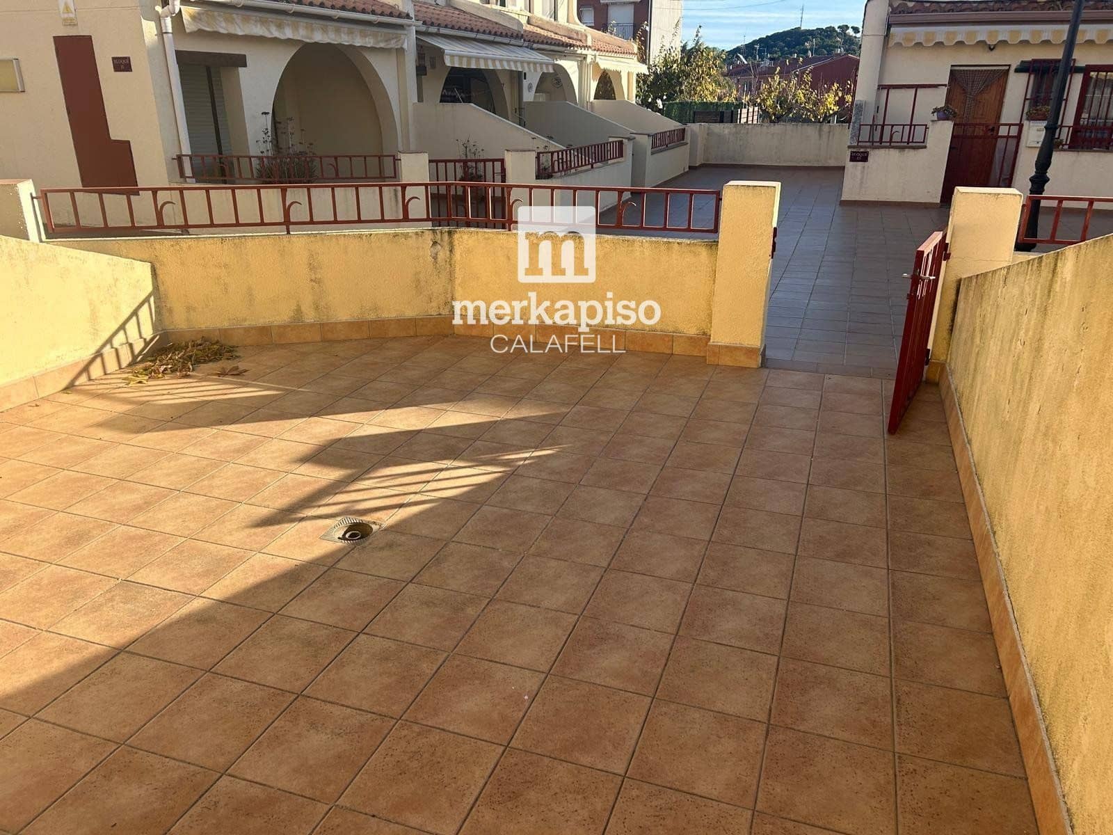 4 makuuhuone Omakotitalo myytävänä paikassa Calafell mukana 
autotalli - 269 000 € (Ref: 9486929)