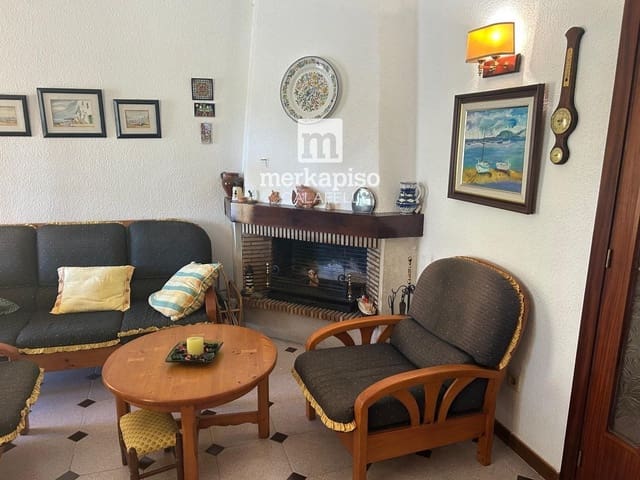 4 makuuhuone Omakotitalo myytävänä paikassa Calafell mukana 
autotalli - 269 000 € (Ref: 9486929)