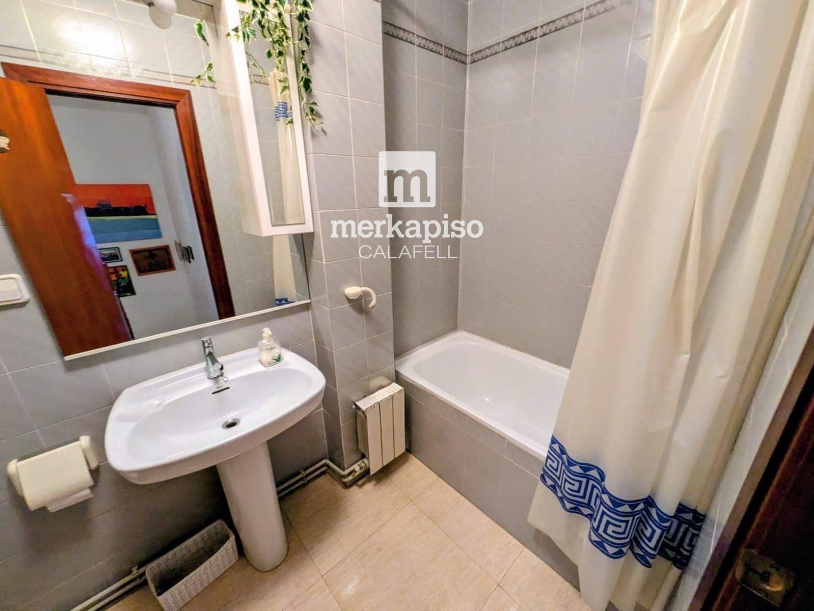 4 makuuhuone Omakotitalo myytävänä paikassa Calafell mukana 
autotalli - 269 000 € (Ref: 9486929)