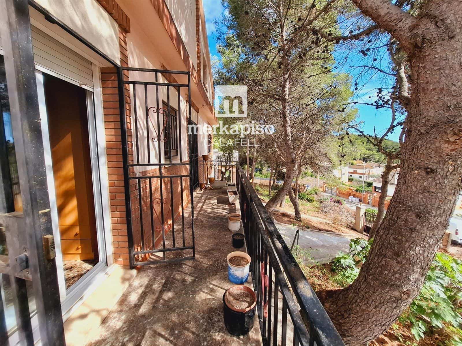 5 bedroom Villa for sale in Calafell with pool - € 325,000 (Ref: 9506664)