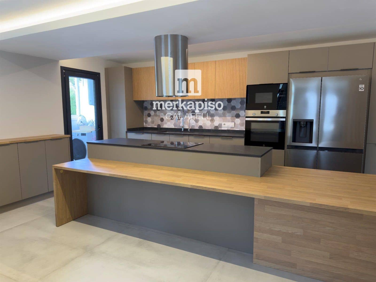 5 bedroom Townhouse for sale in Cunit - € 420,000 (Ref: 9506667)