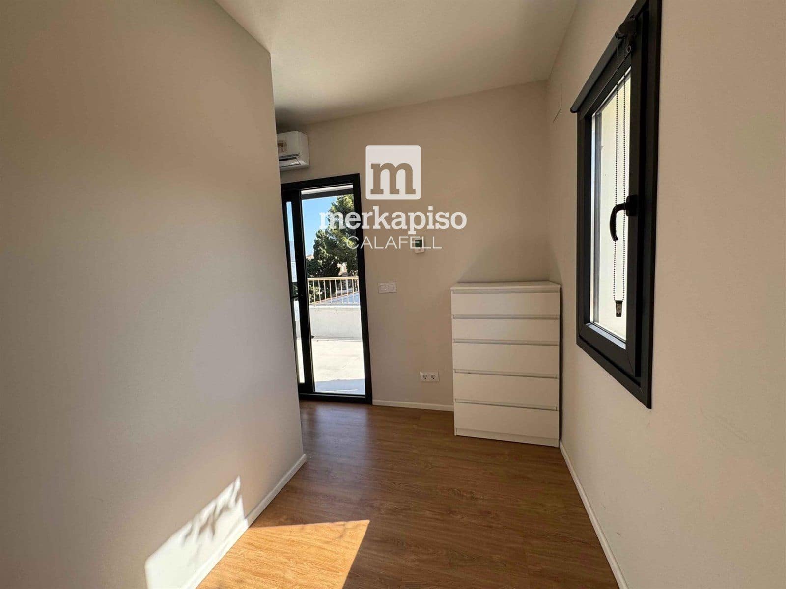 5 bedroom Townhouse for sale in Cunit - € 420,000 (Ref: 9506667)