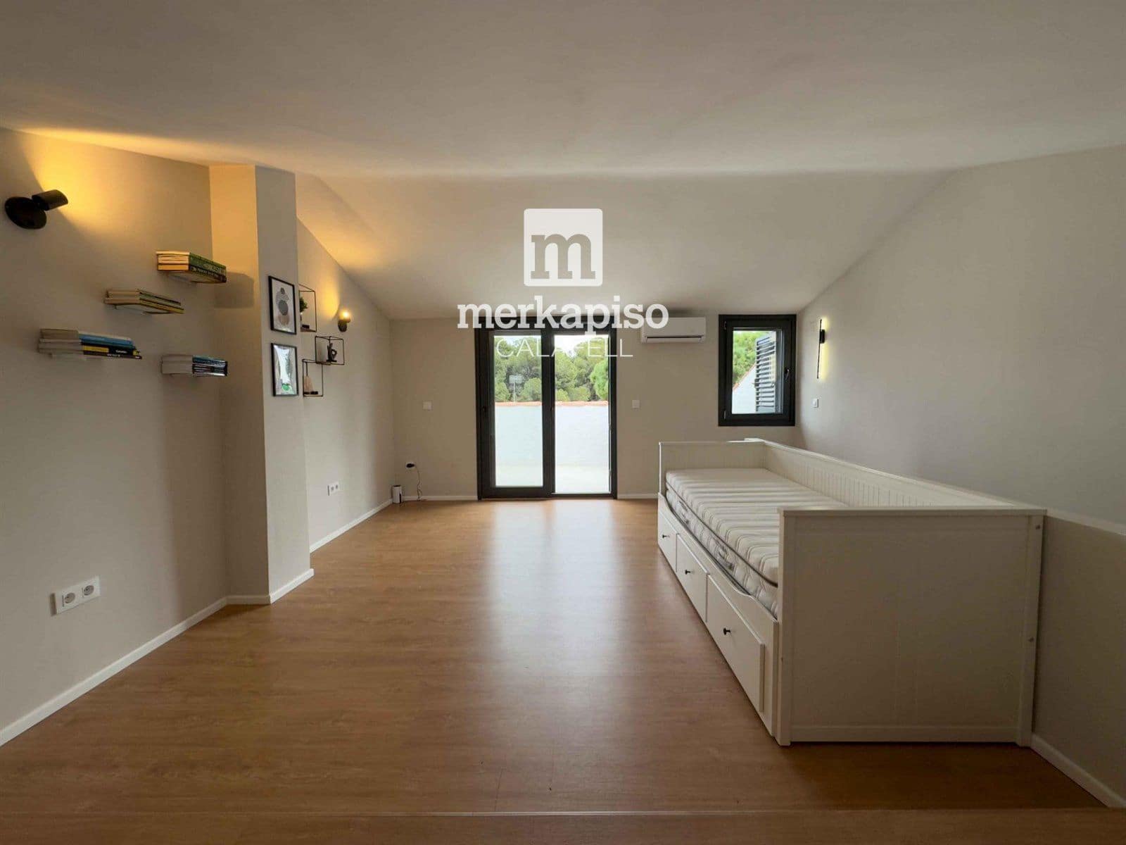 5 bedroom Townhouse for sale in Cunit - € 420,000 (Ref: 9506667)