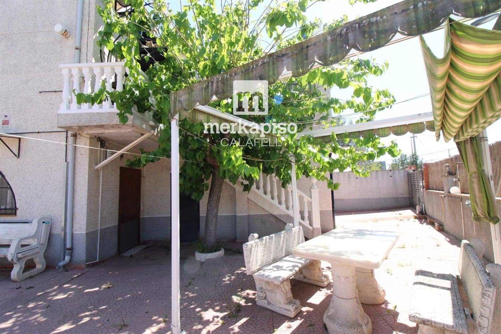 4 makuuhuone Omakotitalo myytävänä paikassa Cunit mukana 
autotalli - 260 000 € (Ref: 9506670)