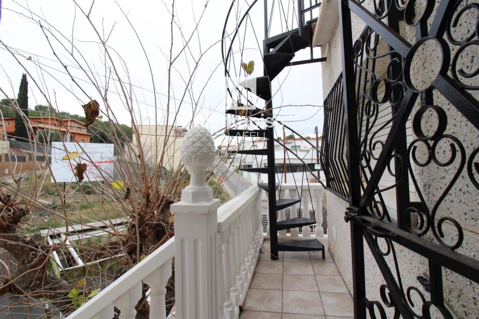 4 makuuhuone Omakotitalo myytävänä paikassa Cunit mukana 
autotalli - 260 000 € (Ref: 9506670)