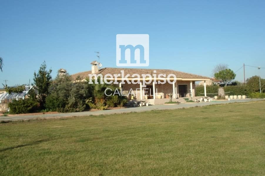 5 soveværelse Villa til salg i Santa Oliva med swimmingpool - € 675.000 (Ref: 9506690)