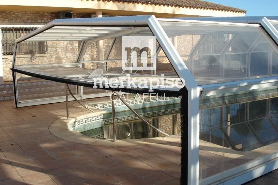 5 soveværelse Villa til salg i Santa Oliva med swimmingpool - € 675.000 (Ref: 9506690)