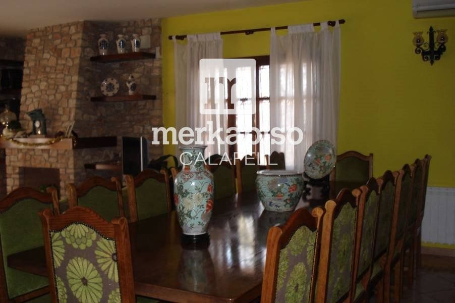 5 soveværelse Villa til salg i Santa Oliva med swimmingpool - € 675.000 (Ref: 9506690)