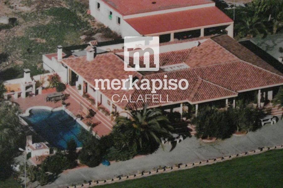 5 soveværelse Villa til salg i Santa Oliva med swimmingpool - € 675.000 (Ref: 9506690)