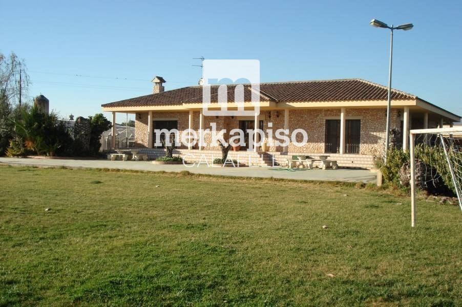 5 soveværelse Villa til salg i Santa Oliva med swimmingpool - € 675.000 (Ref: 9506690)