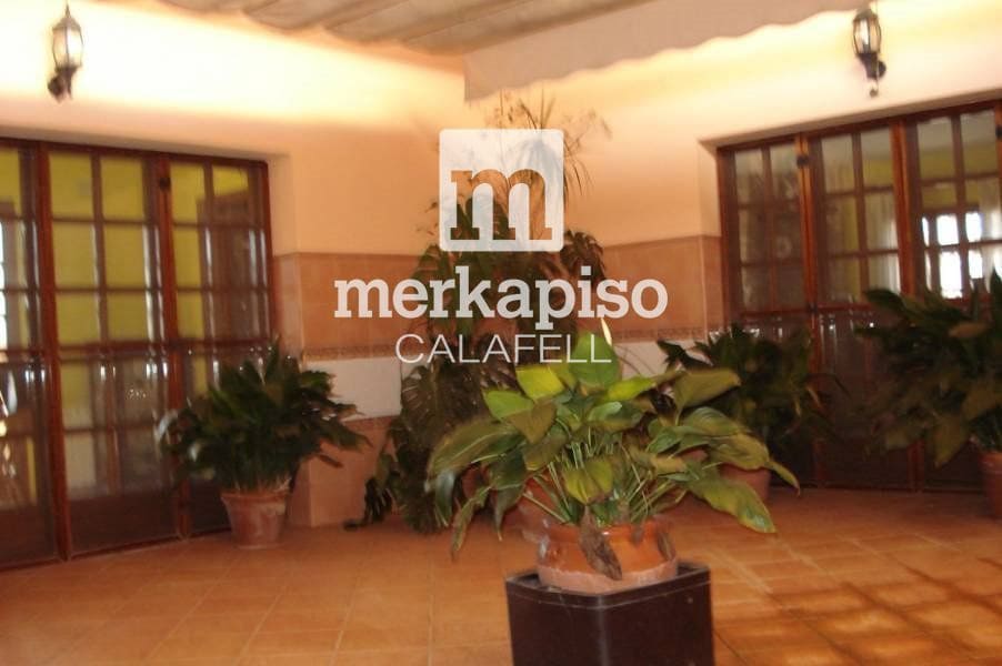 5 soveværelse Villa til salg i Santa Oliva med swimmingpool - € 675.000 (Ref: 9506690)