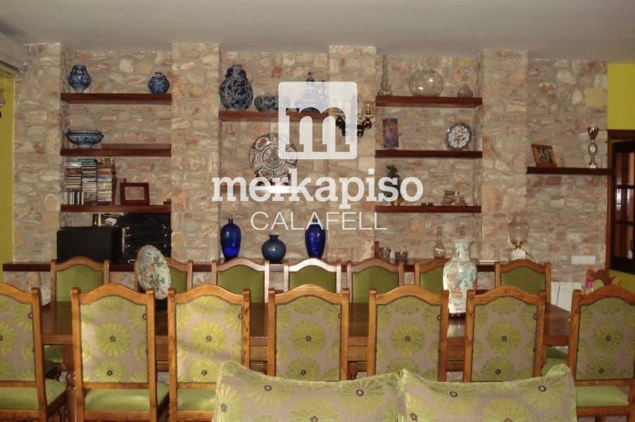 5 soveværelse Villa til salg i Santa Oliva med swimmingpool - € 675.000 (Ref: 9506690)