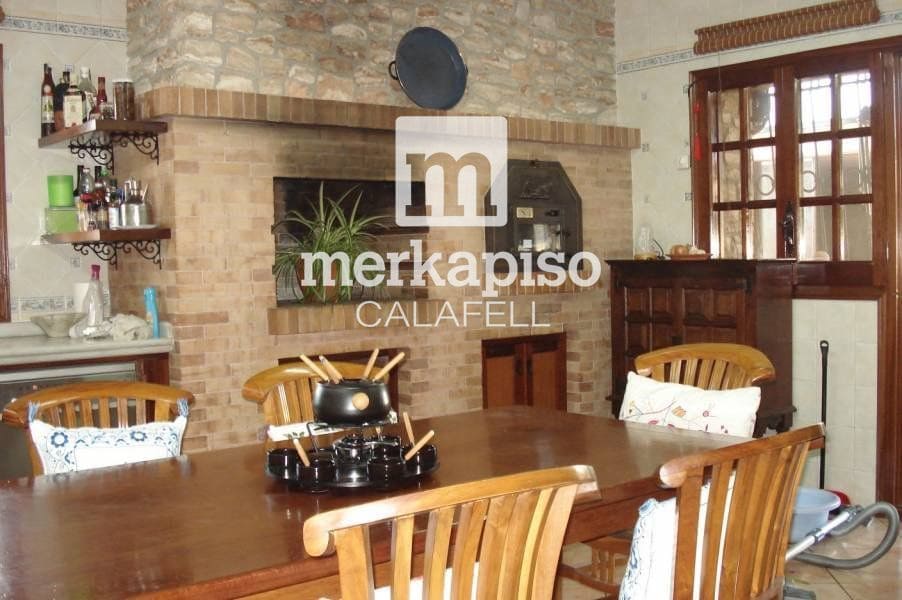 5 soveværelse Villa til salg i Santa Oliva med swimmingpool - € 675.000 (Ref: 9506690)