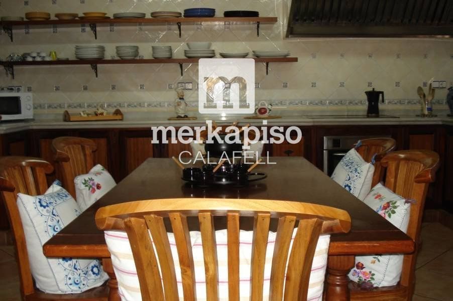 5 soveværelse Villa til salg i Santa Oliva med swimmingpool - € 675.000 (Ref: 9506690)