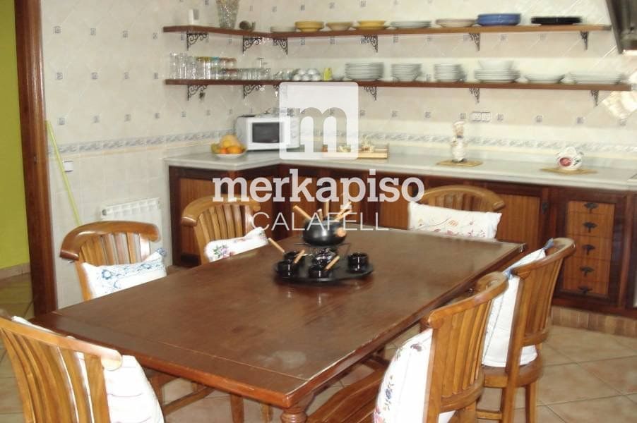 5 soveværelse Villa til salg i Santa Oliva med swimmingpool - € 675.000 (Ref: 9506690)