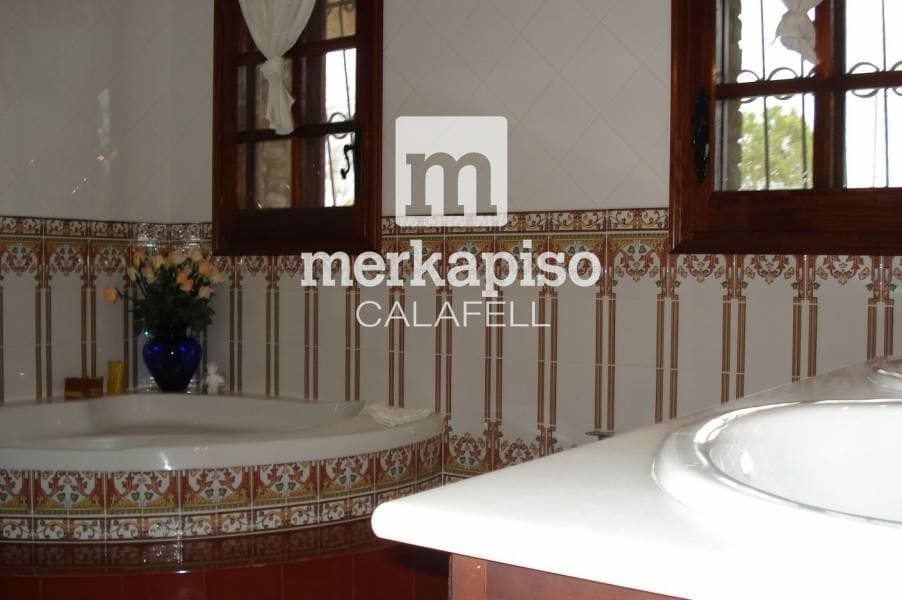 5 soveværelse Villa til salg i Santa Oliva med swimmingpool - € 675.000 (Ref: 9506690)