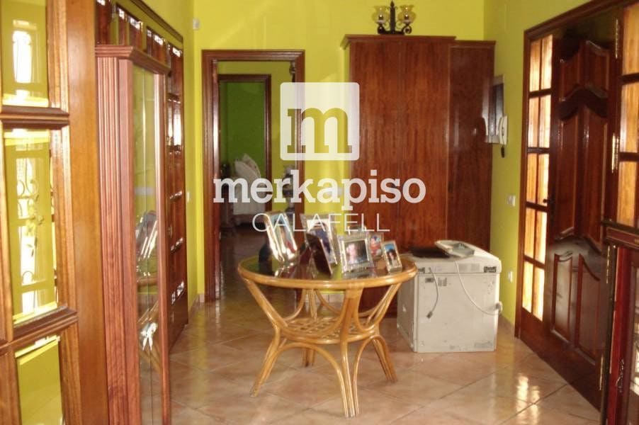 5 soveværelse Villa til salg i Santa Oliva med swimmingpool - € 675.000 (Ref: 9506690)