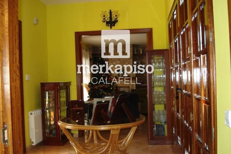 5 soveværelse Villa til salg i Santa Oliva med swimmingpool - € 675.000 (Ref: 9506690)