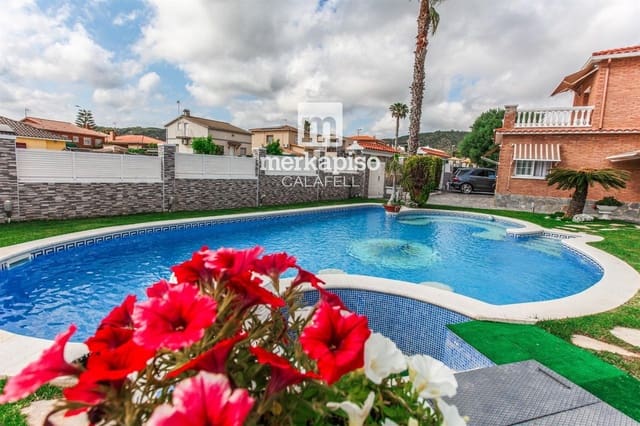 5 bedroom Villa for sale in Roda de Barà with pool garage - € 690,000 (Ref: 9506693)