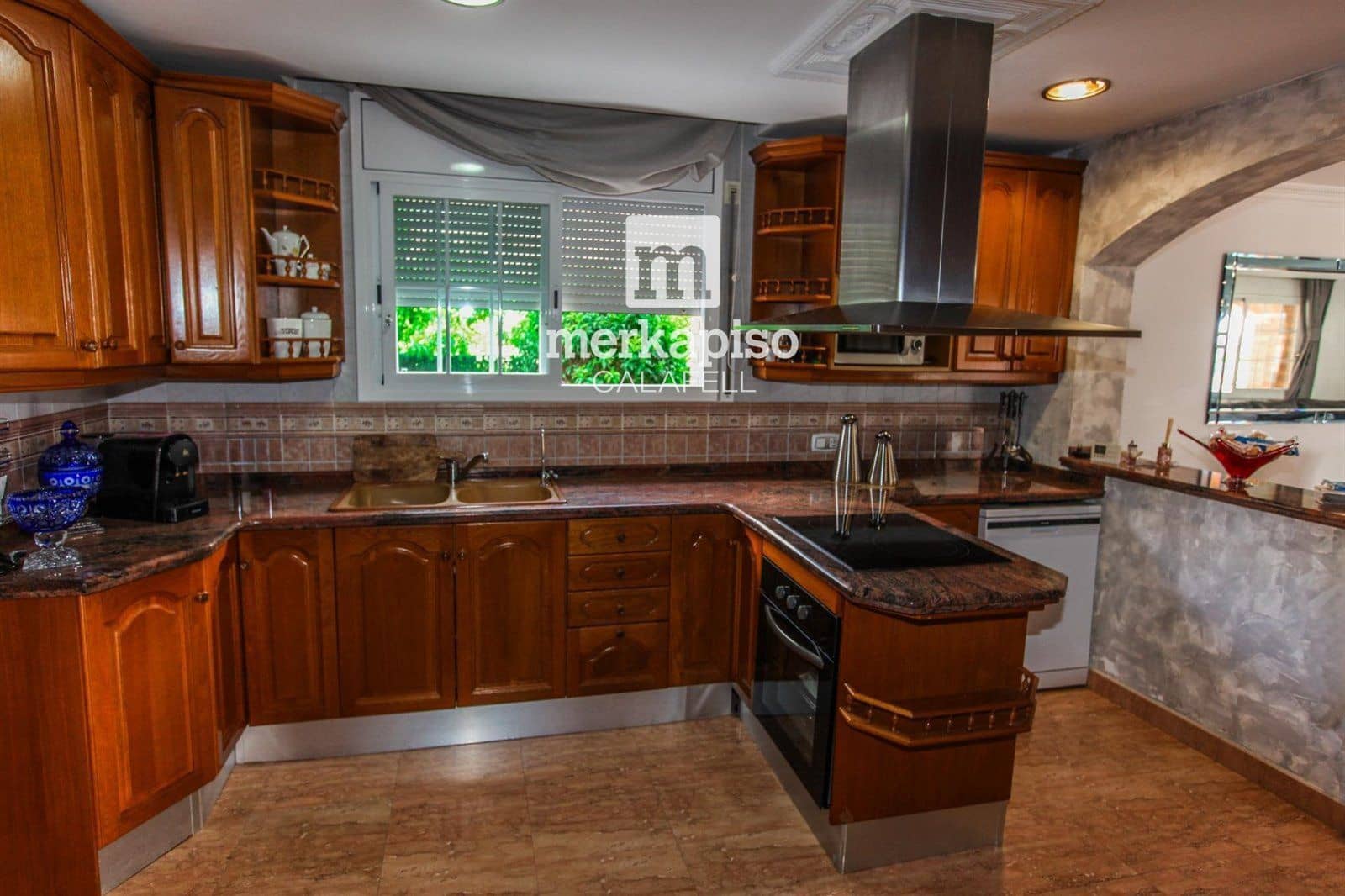 5 bedroom Villa for sale in Roda de Bara with pool garage - € 690,000 (Ref: 9506693)