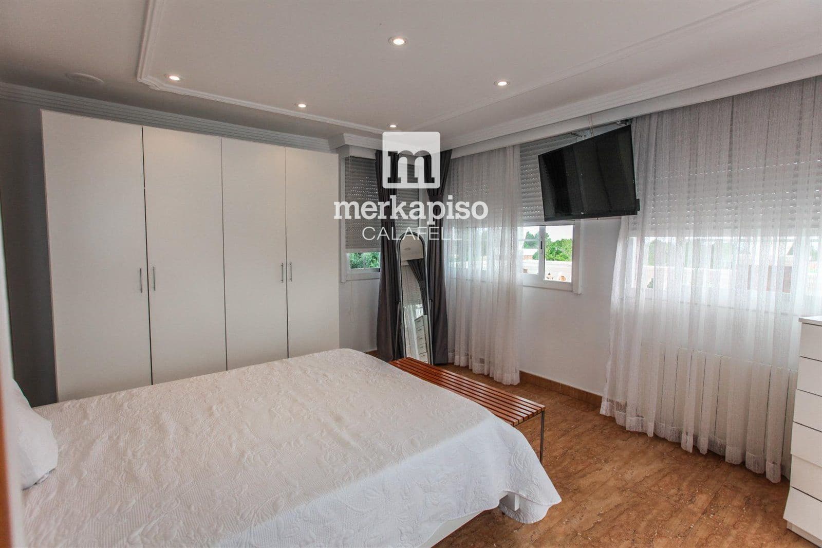 5 bedroom Villa for sale in Roda de Bara with pool garage - € 690,000 (Ref: 9506693)