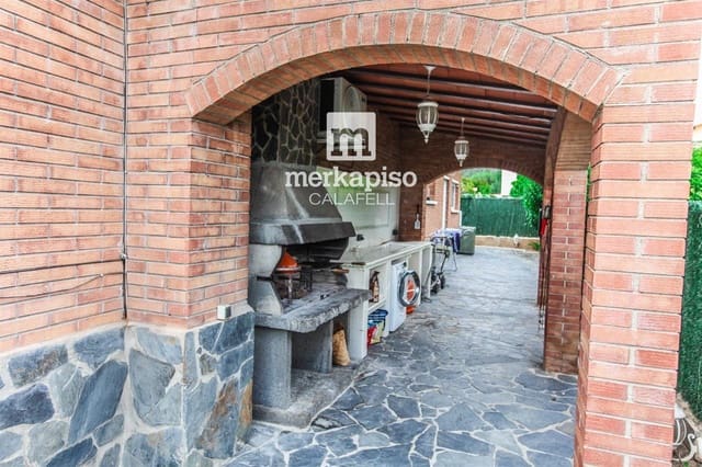 5 bedroom Villa for sale in Roda de Barà with pool garage - € 690,000 (Ref: 9506693)