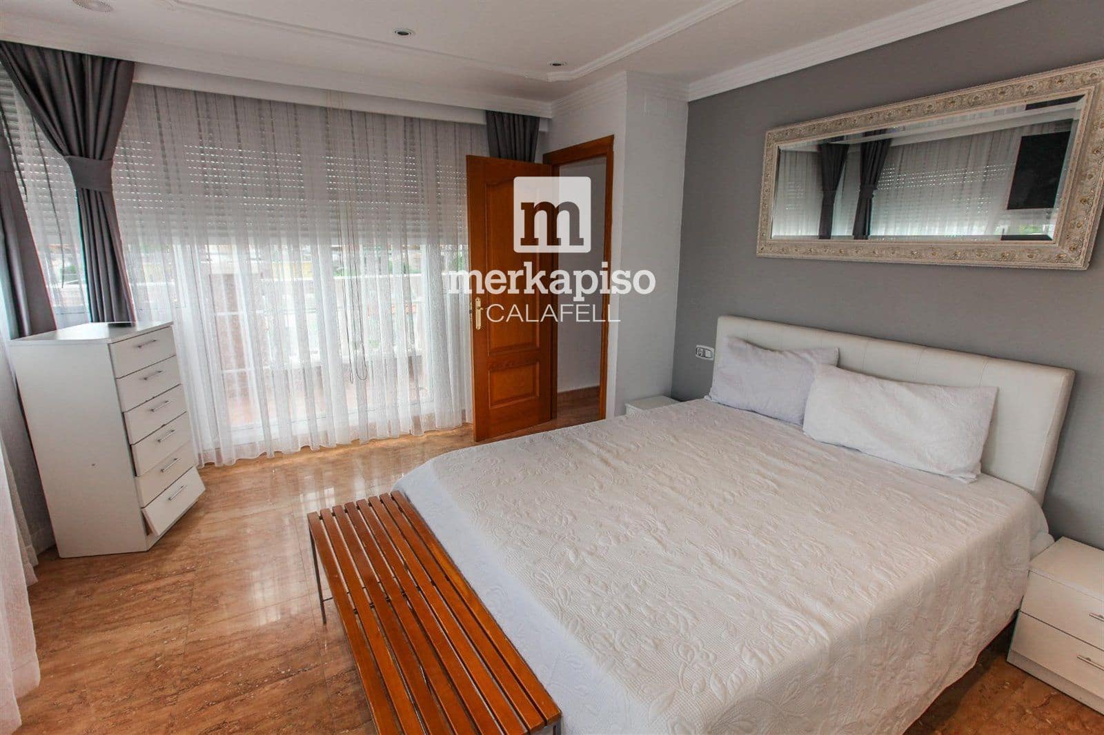 5 bedroom Villa for sale in Roda de Bara with pool garage - € 690,000 (Ref: 9506693)