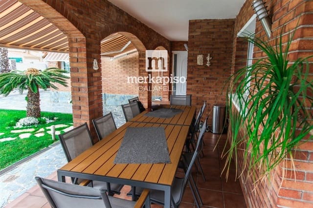 5 bedroom Villa for sale in Roda de Barà with pool garage - € 690,000 (Ref: 9506693)