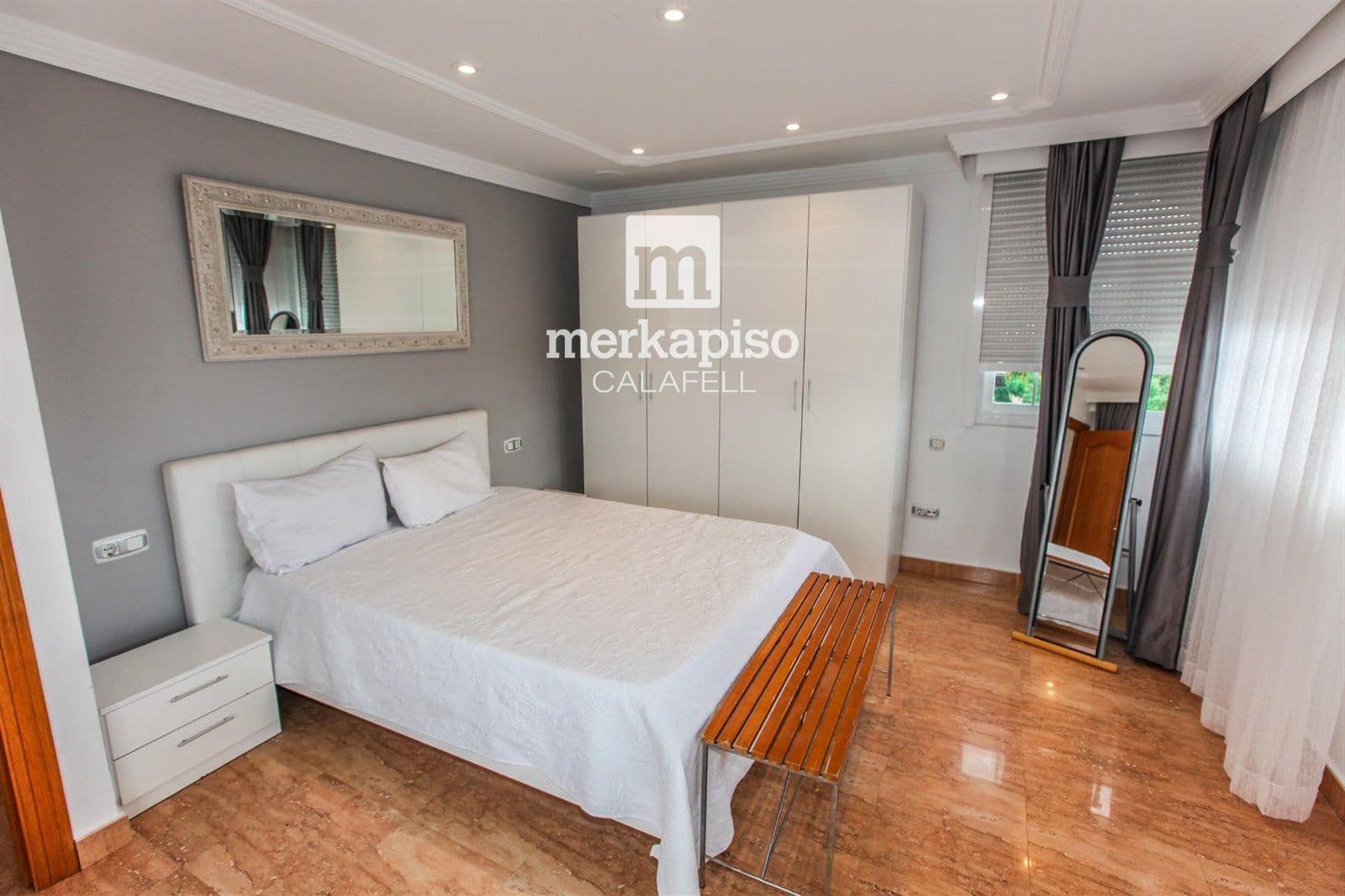 5 bedroom Villa for sale in Roda de Bara with pool garage - € 690,000 (Ref: 9506693)