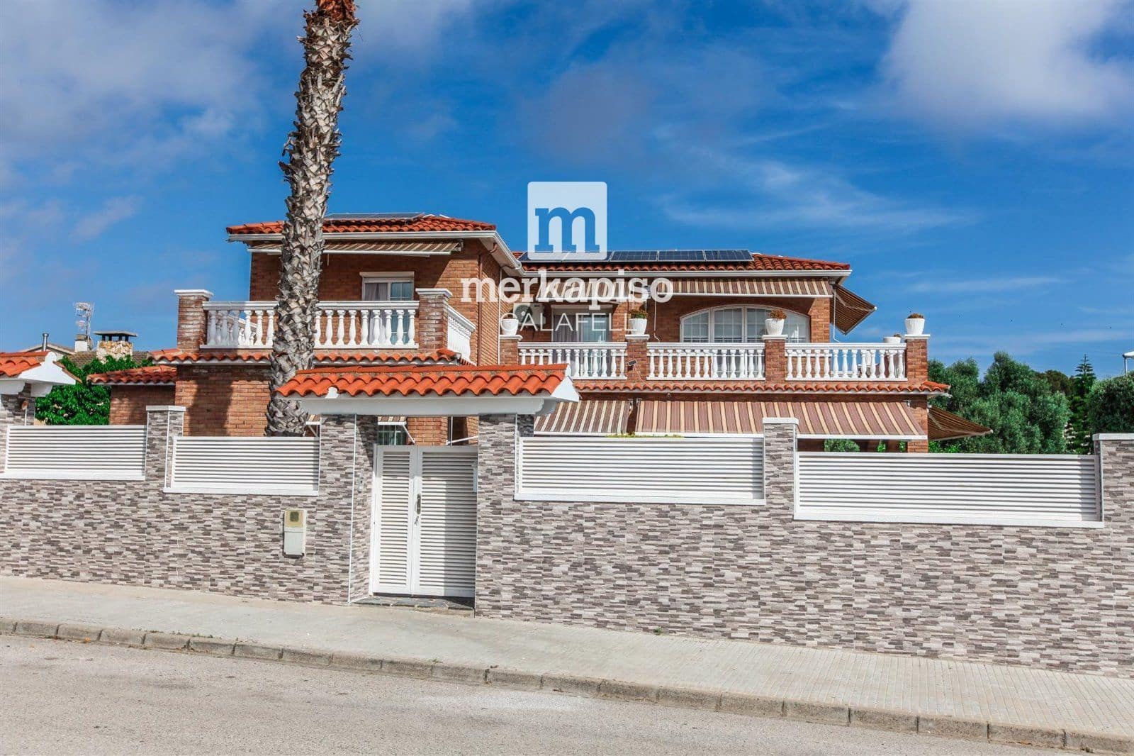 5 bedroom Villa for sale in Roda de Bara with pool garage - € 690,000 (Ref: 9506693)