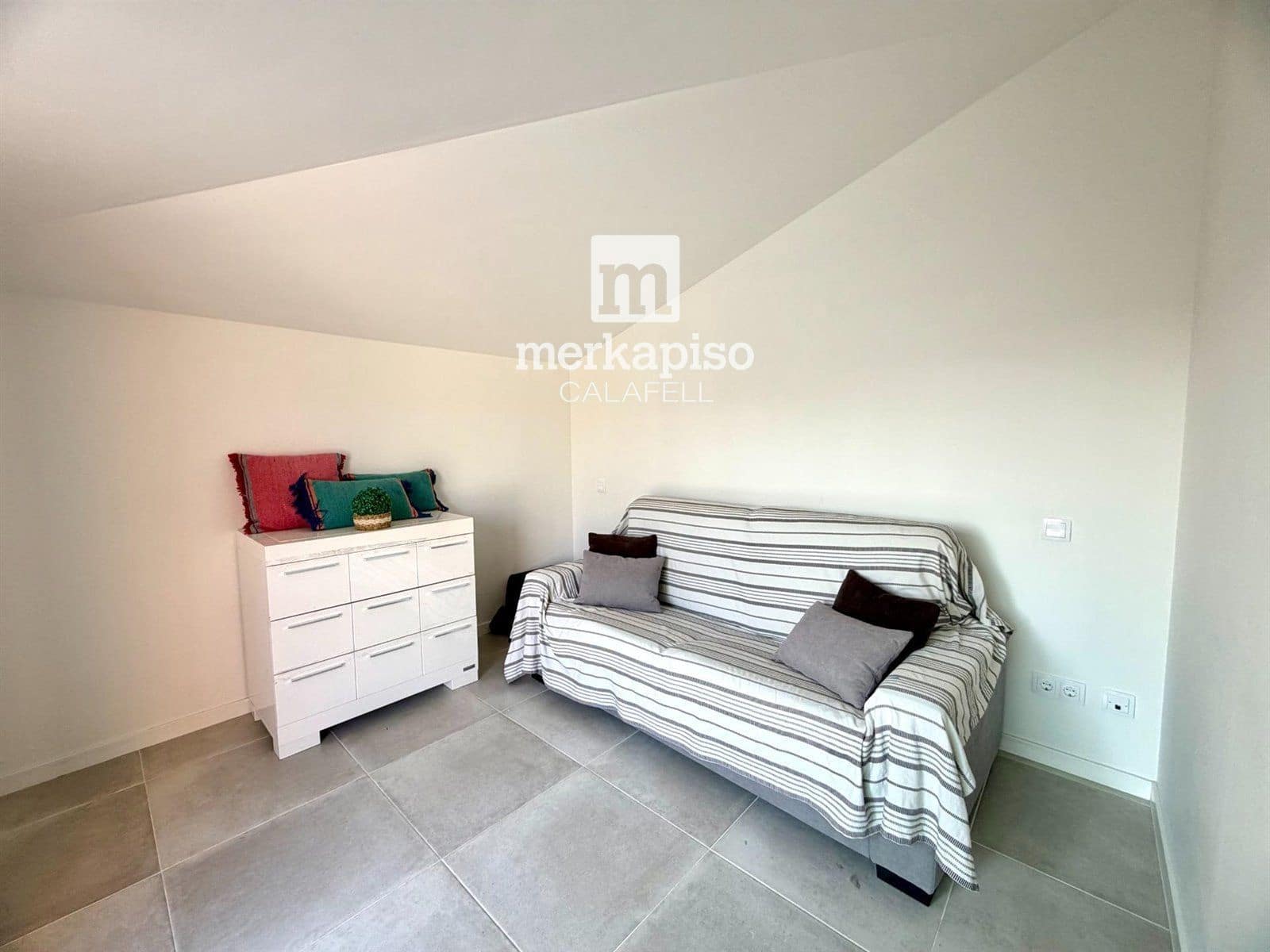 3 sypialnia Penthouse na sprzedaż w Calafell z basenem garażem - 399 500 € (Ref: 9506724)