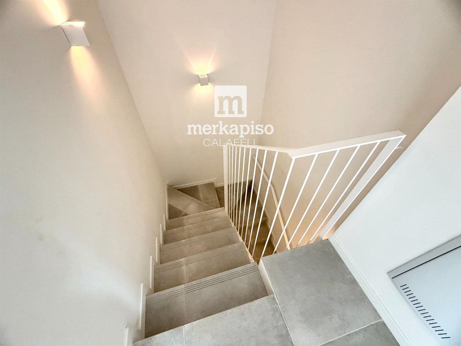 3 sypialnia Penthouse na sprzedaż w Calafell z basenem garażem - 399 500 € (Ref: 9506724)