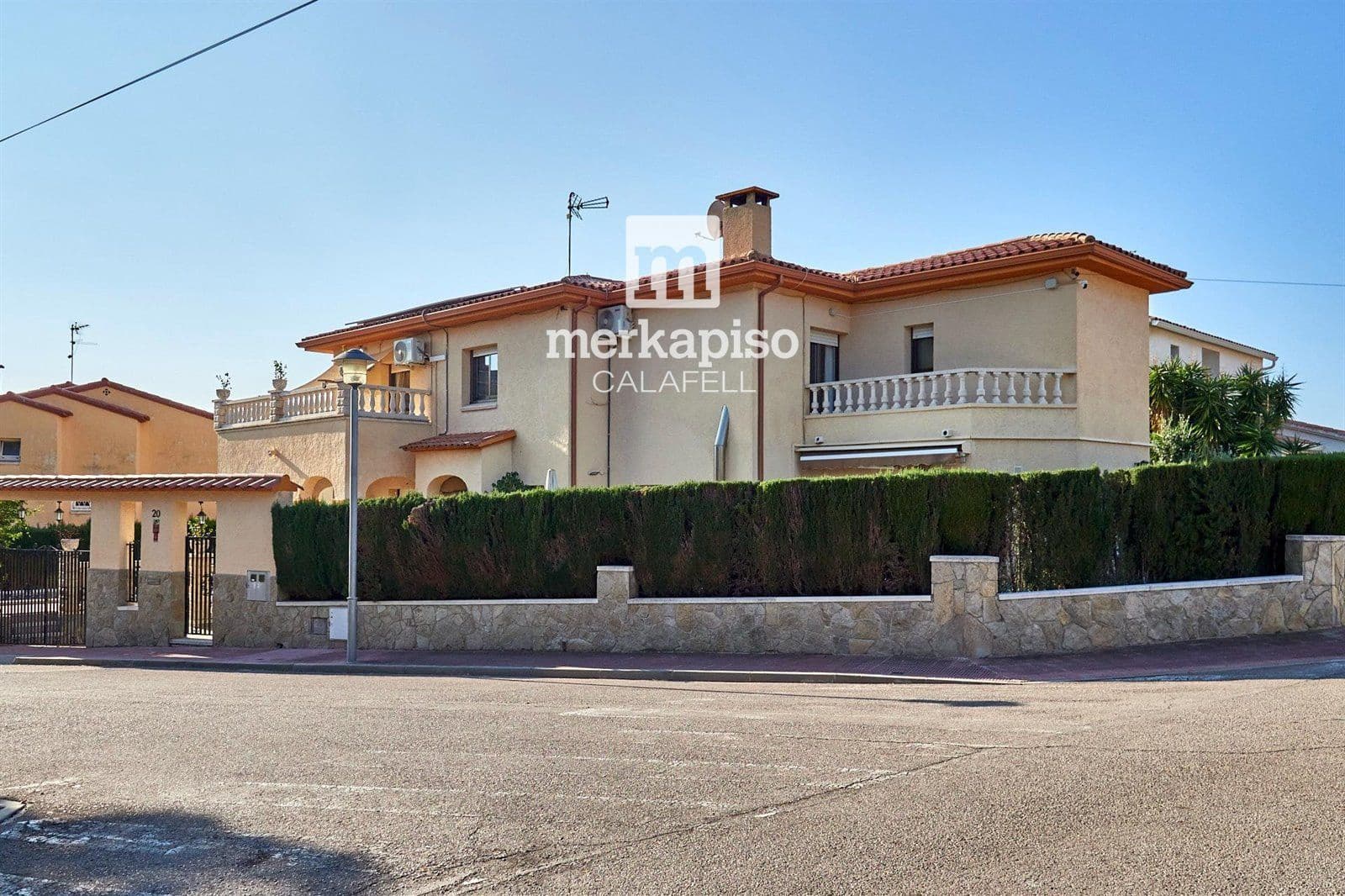 4 sypialnia Willa na sprzedaż w El Vendrell z basenem - 450 000 € (Ref: 9506738)