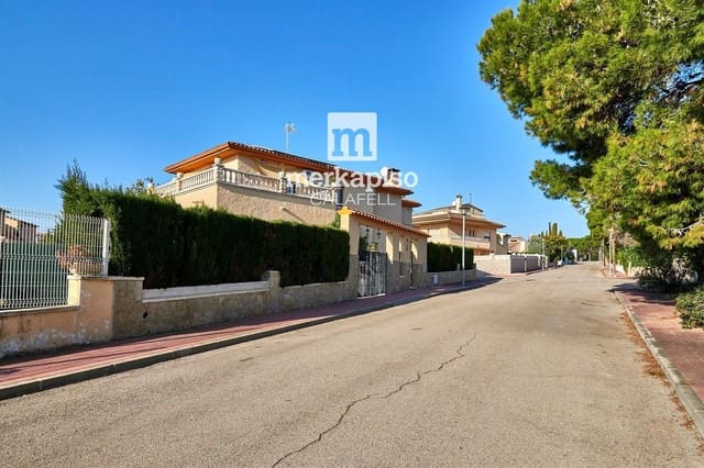 4 sypialnia Willa na sprzedaż w El Vendrell z basenem - 450 000 € (Ref: 9506738)