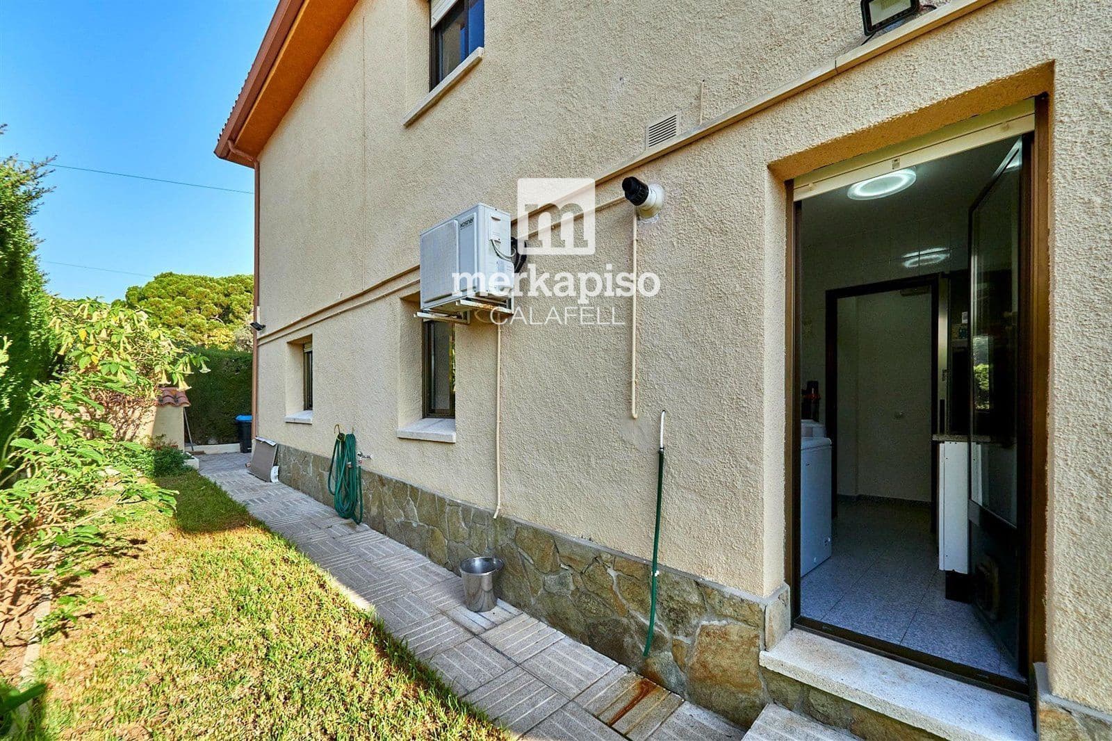 4 sypialnia Willa na sprzedaż w El Vendrell z basenem - 450 000 € (Ref: 9506738)