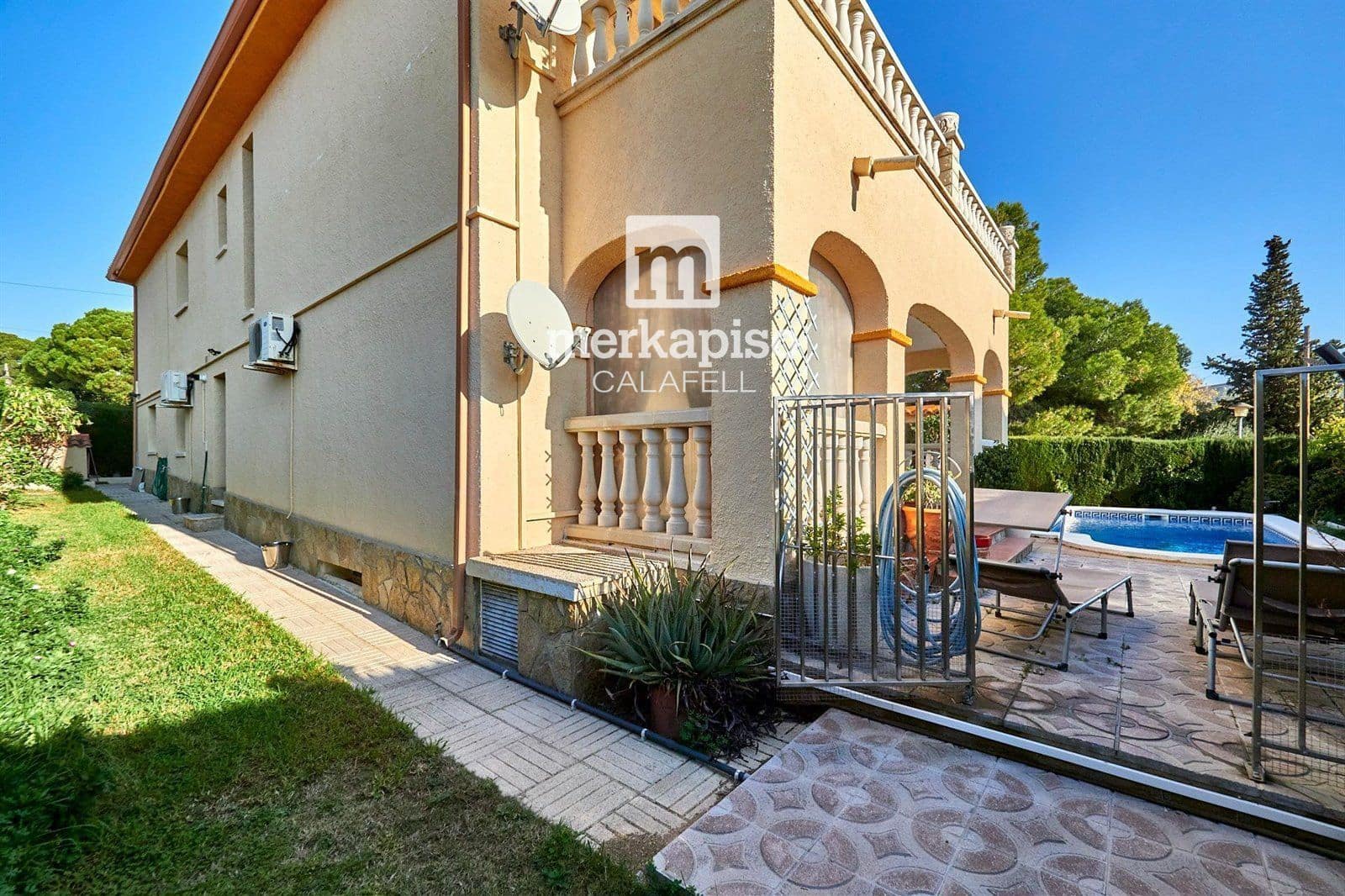 4 sypialnia Willa na sprzedaż w El Vendrell z basenem - 450 000 € (Ref: 9506738)