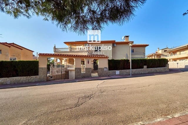 4 sypialnia Willa na sprzedaż w El Vendrell z basenem - 450 000 € (Ref: 9506738)