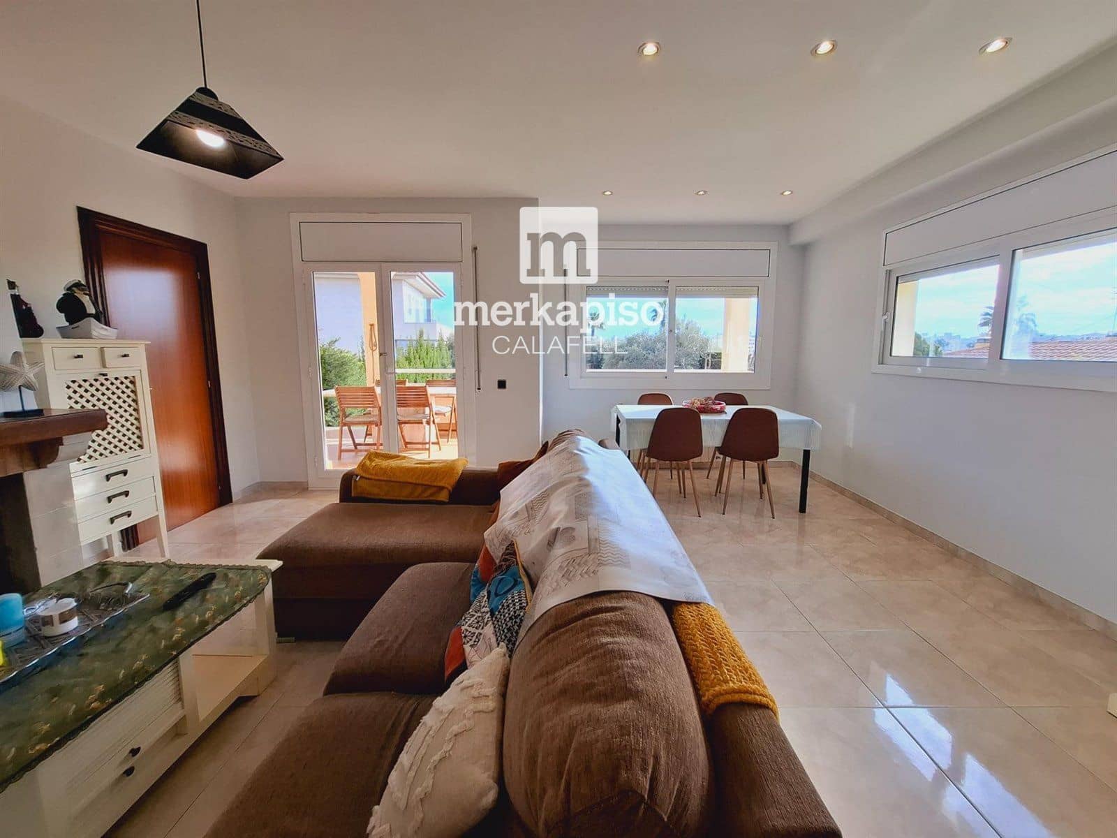 4 soveværelse Byhus til salg i Calafell med swimmingpool garage - € 480.000 (Ref: 9511302)