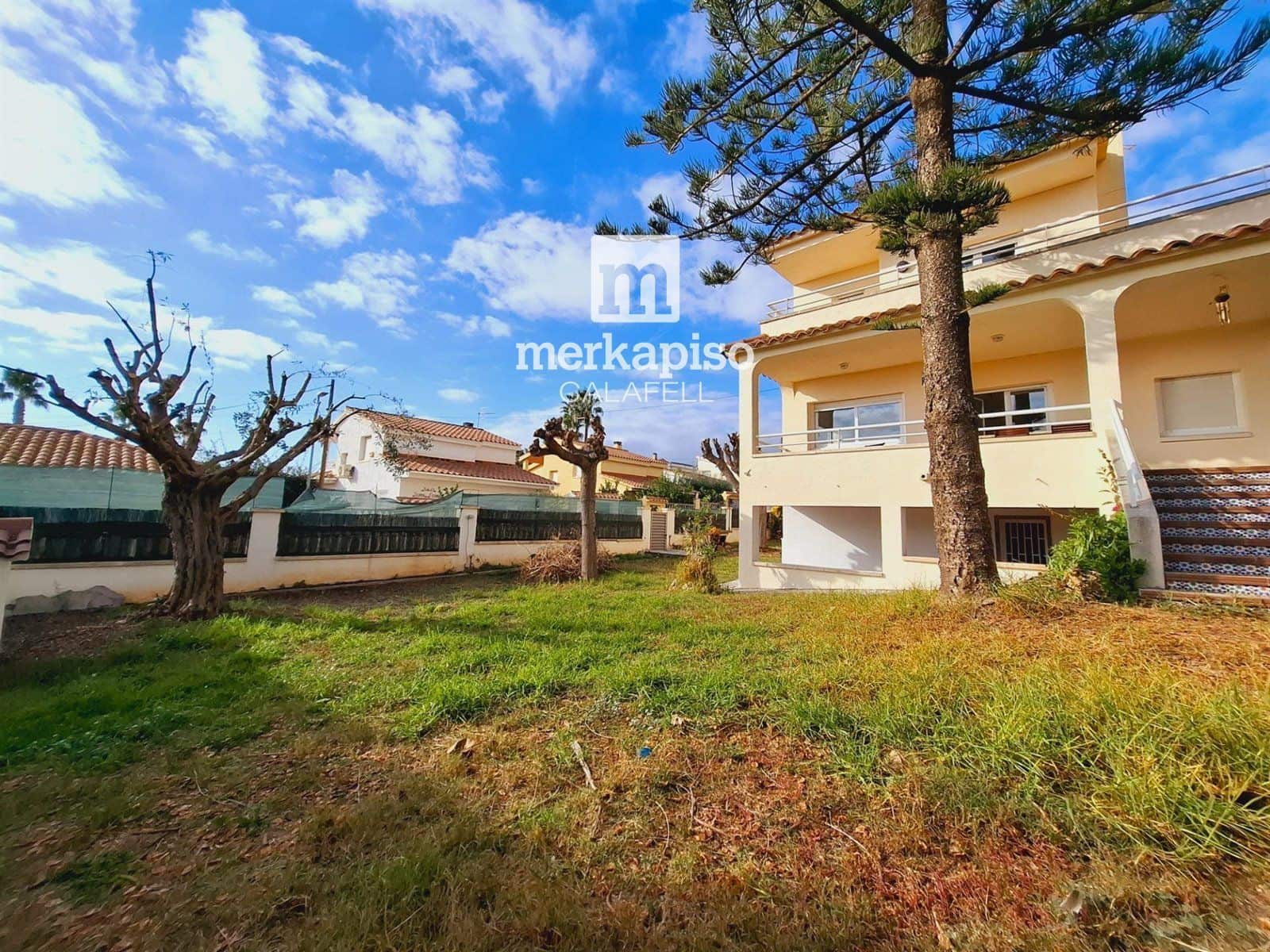 4 soveværelse Byhus til salg i Calafell med swimmingpool garage - € 480.000 (Ref: 9511302)