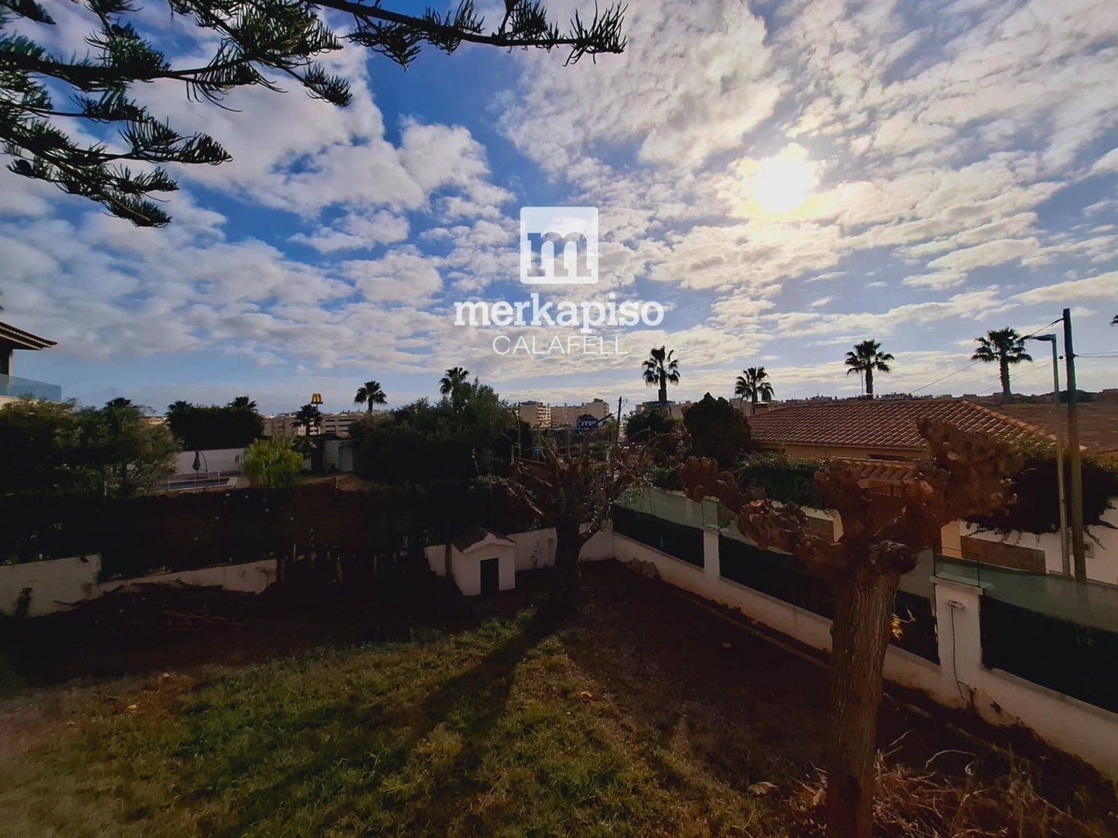 4 soveværelse Byhus til salg i Calafell med swimmingpool garage - € 480.000 (Ref: 9511302)