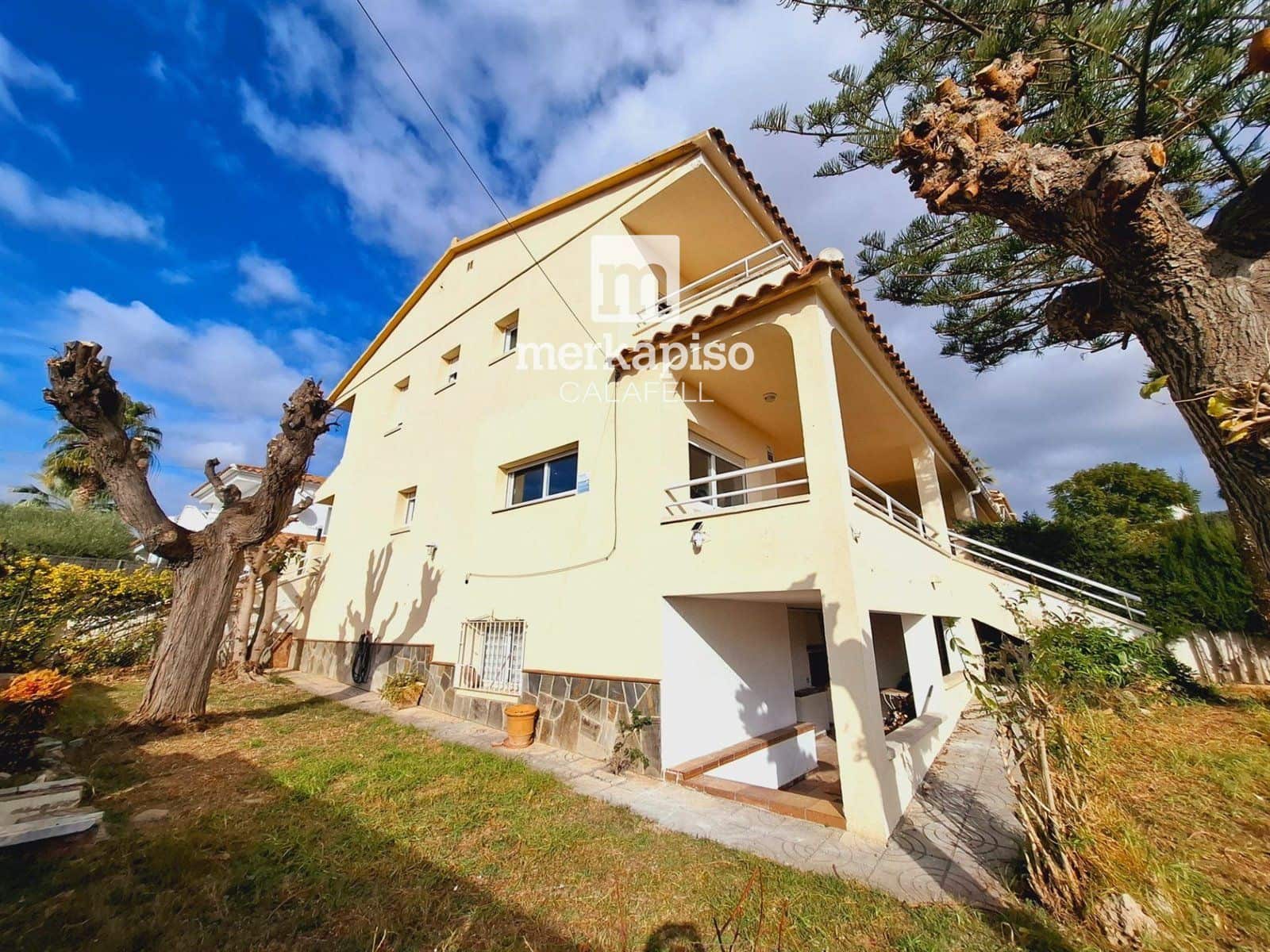 4 soveværelse Byhus til salg i Calafell med swimmingpool garage - € 480.000 (Ref: 9511302)