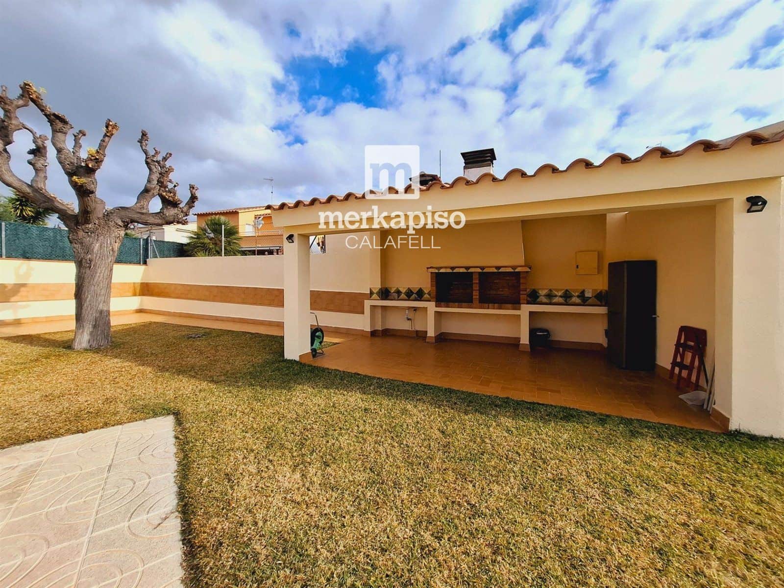 4 soveværelse Byhus til salg i Calafell med swimmingpool garage - € 480.000 (Ref: 9511302)