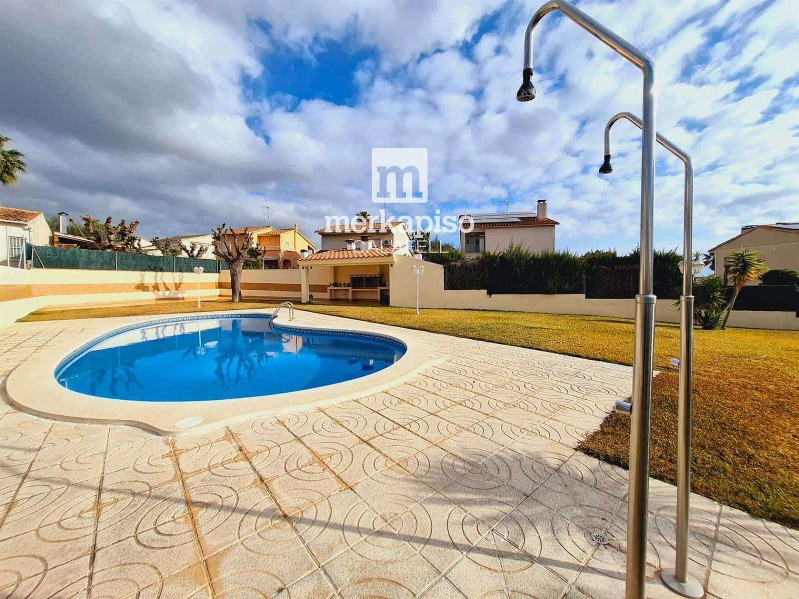 4 soveværelse Byhus til salg i Calafell med swimmingpool garage - € 480.000 (Ref: 9511302)